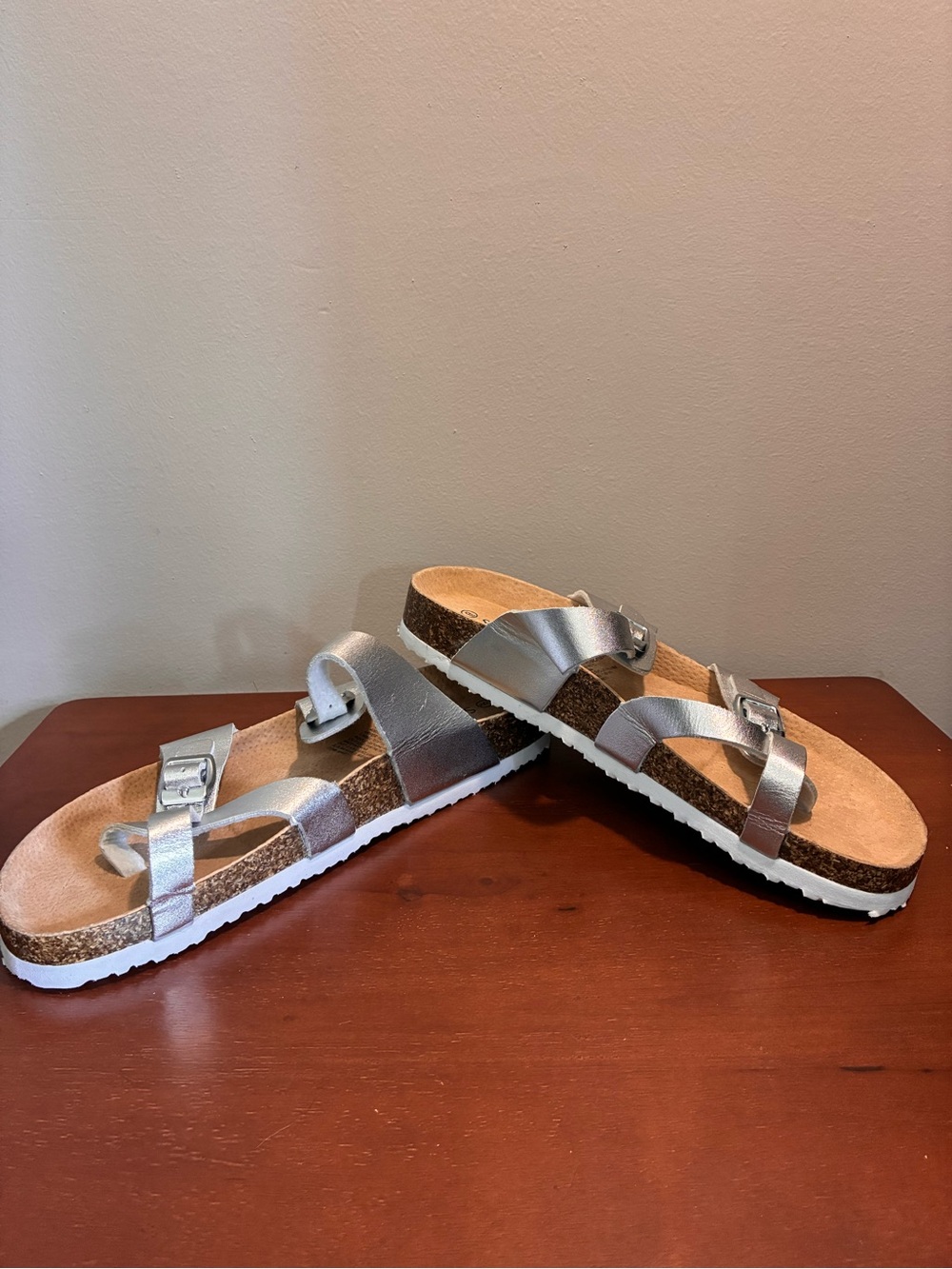 Serra Silver Leather Strappy Thong Slip-On Sandals Adjustable Buckle Size 9 - Picture 7 of 11